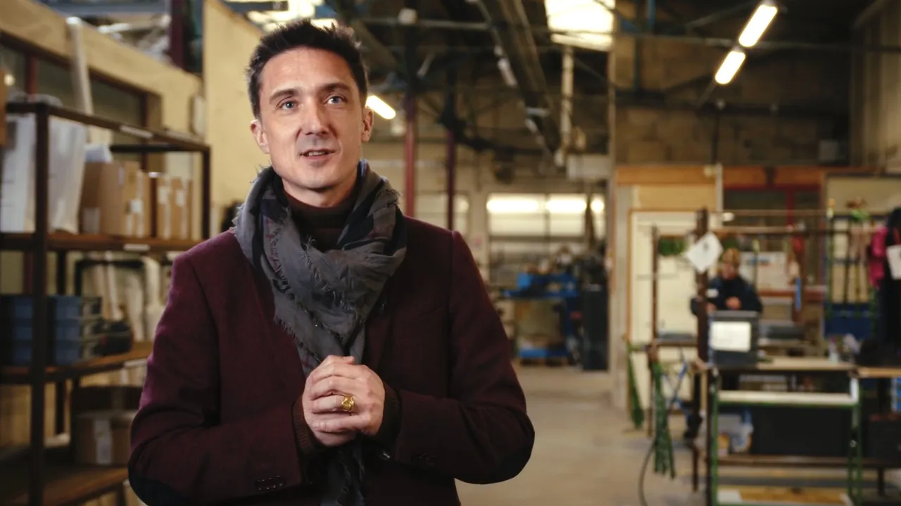 Rémy Garnier dans son atelier de bronze d'art